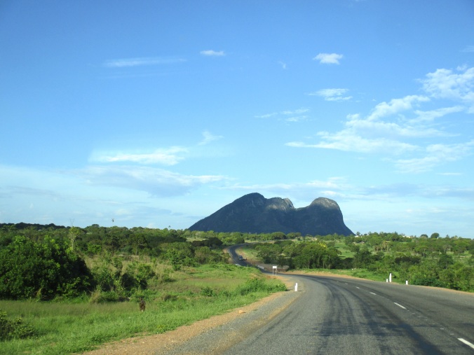Finally entering Nampula province, the rock formations are beautiful.